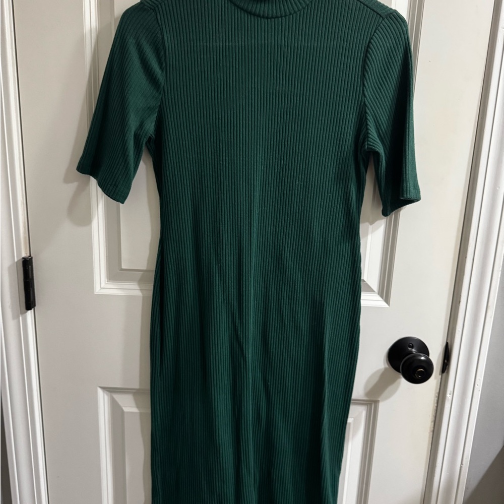 Elegant Green Ribbed Dress